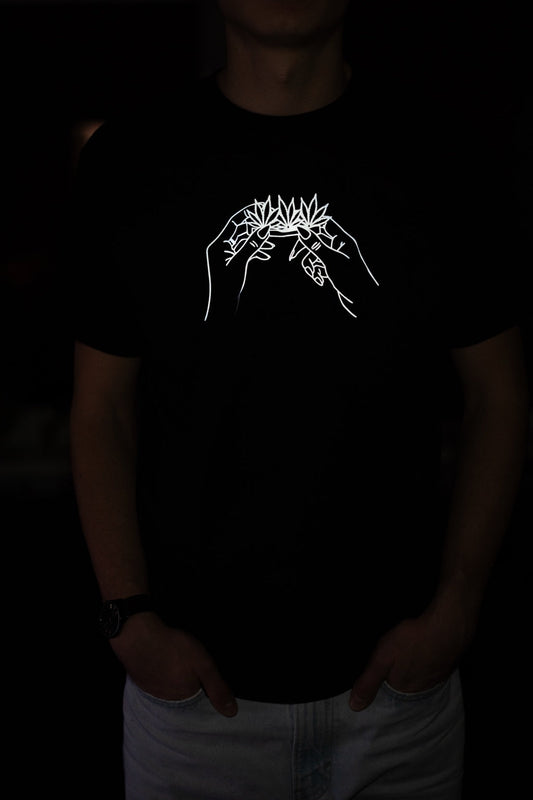 Czarna koszulka Reflective Hands z odblaskowym nadrukiem